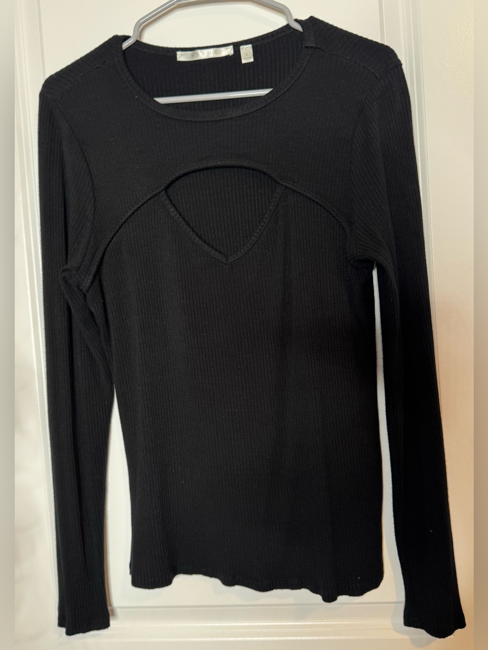 Cyrus Black Ribbed Long Sleeve Top with Front Cutout size large stretch